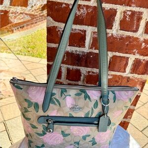 Authentic Coach Taylor Camo Rose Floral Print Zip Tote Green and Pink💐